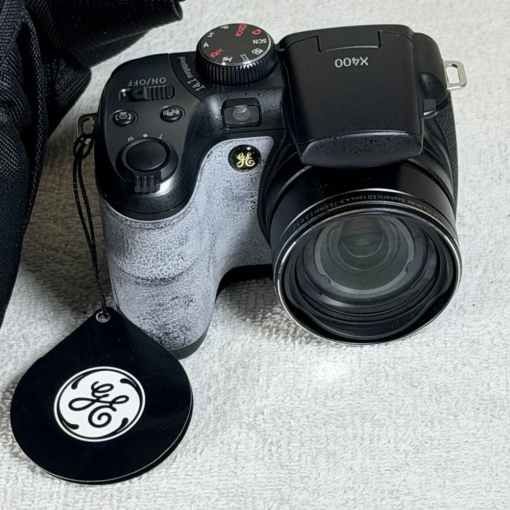 GE X400 Digital Camera Preowned With Camara Bag Booklet And Cable Included